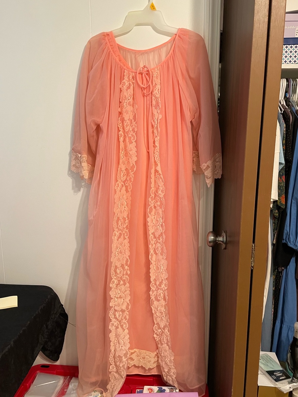 VINTAGE NIGHTGOWN / LINGERIE.
